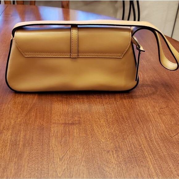 VINTAGE new no tags rare emblem GUESS leather shoulder bag - Picture 2 of 8